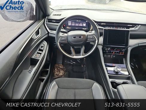 Used 2024 Jeep Grand Cherokee L Altitude AWD/4WD image 11