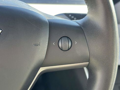 Used 2020 Tesla Model Y Long Range image 22