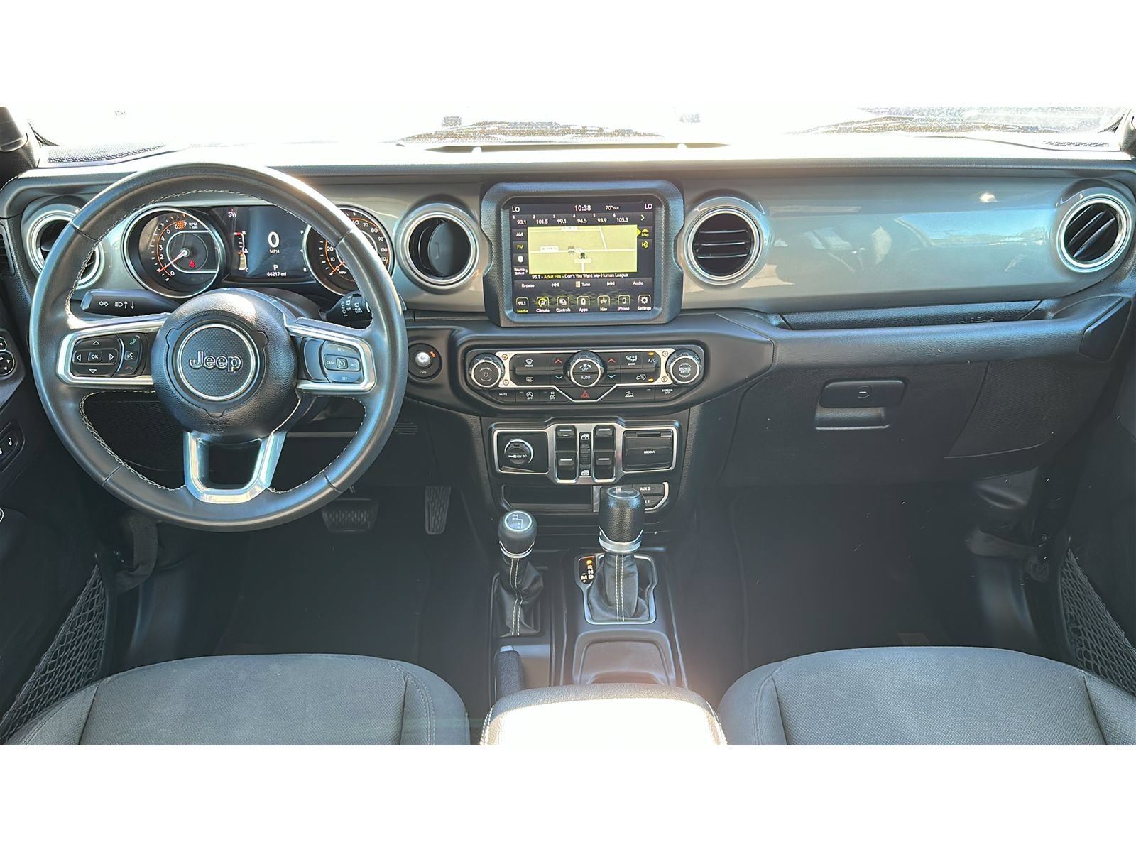Used 2023 Jeep Wrangler Unlimited Sahara AWD/4WD image 25