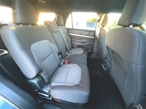 Used 2019 Ford Explorer XLT image 25