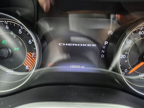 Used 2015 Jeep Cherokee Trailhawk w/ Leather Interior Group image 18