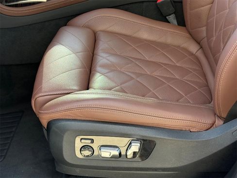 Used 2023 BMW X7 xDrive40i w/ Premium Package image 22