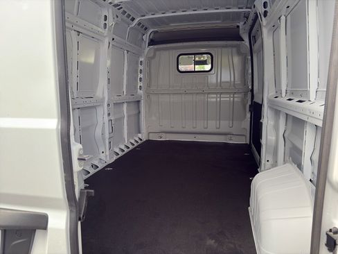 New 2025 RAM ProMaster 2500 w/ Quick Order Package 22G SLT image 10