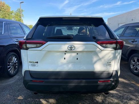 Used 2022 Toyota RAV4 LE AWD/4WD image 4