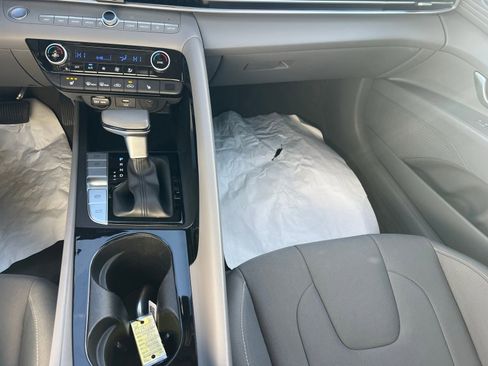 Certified 2025 Hyundai Elantra SEL image 35