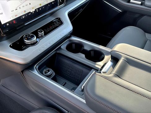 New 2025 Ford Expedition Active image 7