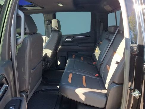 Used 2025 GMC Sierra 1500 AT4 w/ AT4 Premium Package AWD/4WD image 7
