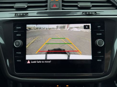 Used 2022 Volkswagen Tiguan SE R-Line image 24