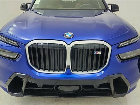 Used 2025 BMW X7 M60i image 9
