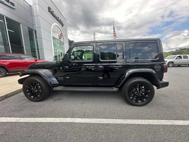 Used 2025 Jeep Wrangler Unlimited Sahara AWD/4WD image 38