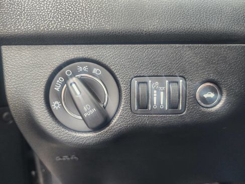 Used 2019 Chrysler 300 S AWD/4WD image 18