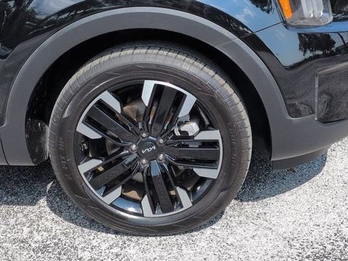 Used 2024 Kia Telluride SX w/ Towing Package FWD image 10
