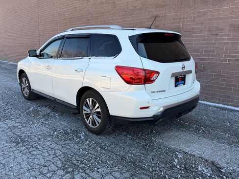 Used 2018 Nissan Pathfinder SL image 3