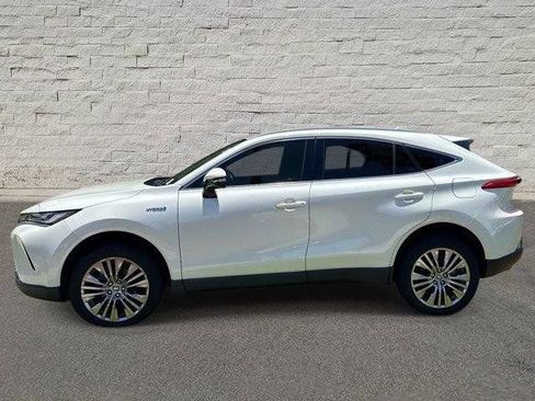 Used 2021 Toyota Venza AWD/4WD image 2
