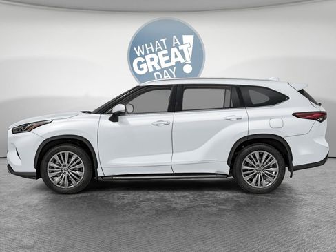New 2026 Toyota Highlander Platinum AWD/4WD image 3