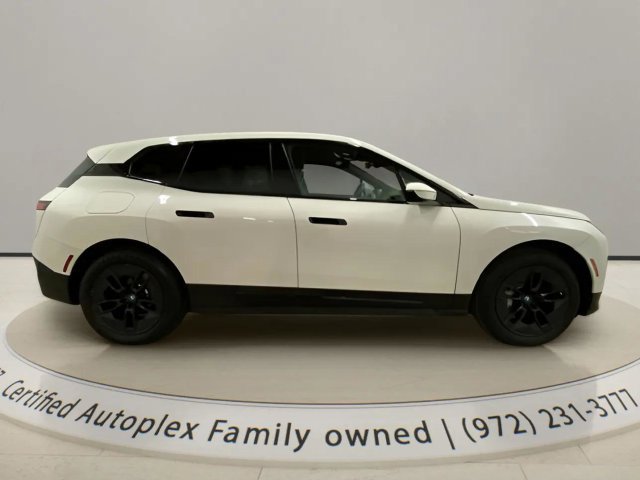Used 2024 BMW iX xDrive50 w/ Premium Package AWD/4WD image 6