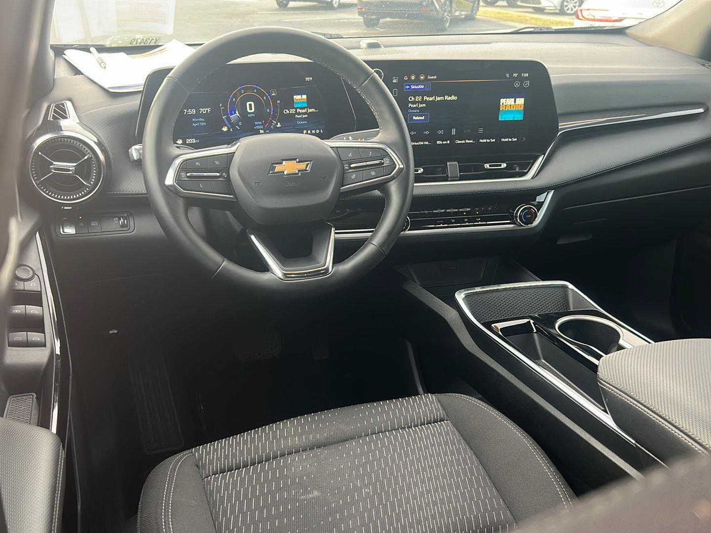 Used 2025 Chevrolet Equinox LT FWD image 18