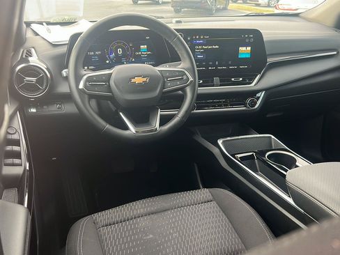 Used 2025 Chevrolet Equinox LT FWD image 18