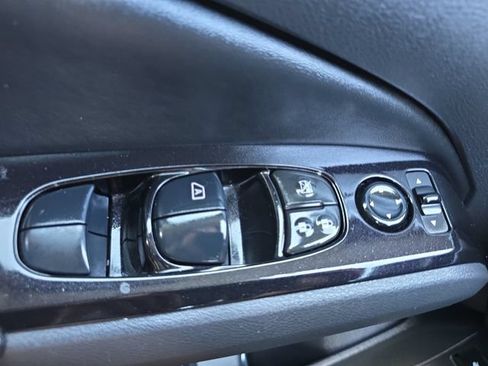 Used 2024 Nissan Altima 2.5 SR FWD image 29