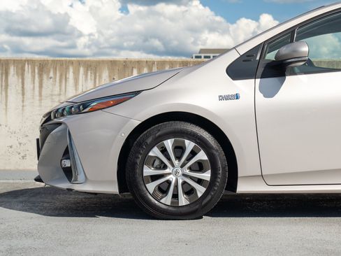 Used 2022 Toyota Prius Prime Limited FWD image 12