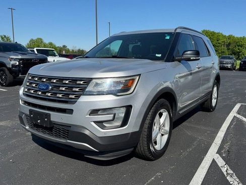 Used 2016 Ford Explorer XLT w/ Equipment Group 202A AWD/4WD image 8