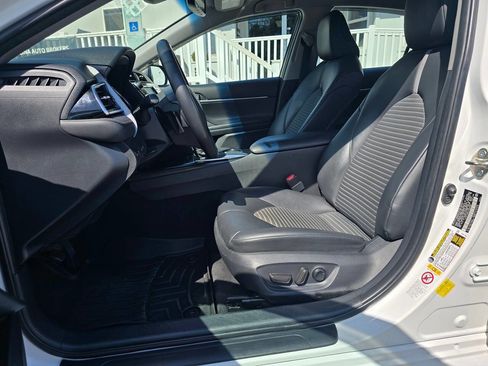 Used 2018 Toyota Camry SE image 18