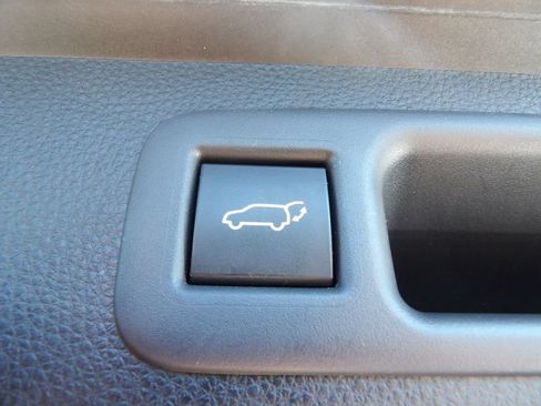 Used 2021 Toyota Highlander XLE FWD image 27
