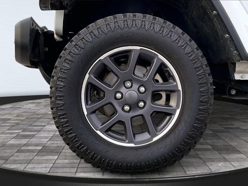 Used 2022 Jeep Gladiator Overland w/ Popular Equipment Package image 7