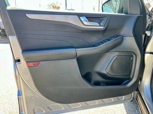 Used 2021 Ford Escape SE w/ SE Sport Appearance Package image 31