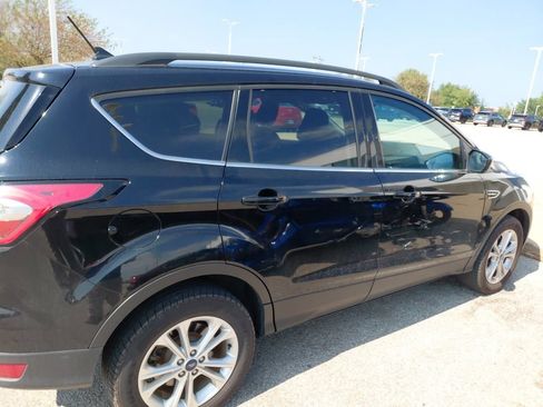 Used 2018 Ford Escape SE w/ SE Sync 3 Package AWD/4WD image 4