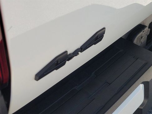 Used 2025 Toyota Tacoma TRD Off-Road image 7