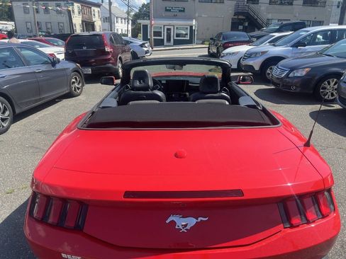 Used 2024 Ford Mustang Convertible RWD image 18