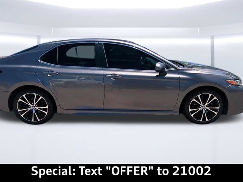 Used 2018 Toyota Camry SE FWD image 37