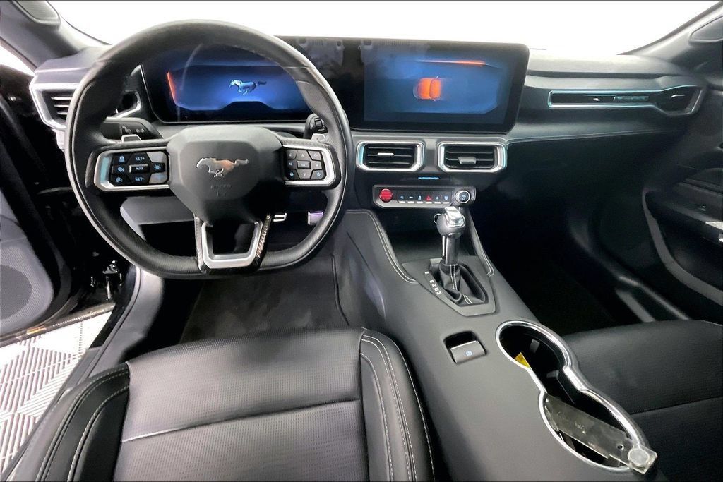 Used 2025 Ford Mustang GT Premium RWD image 16