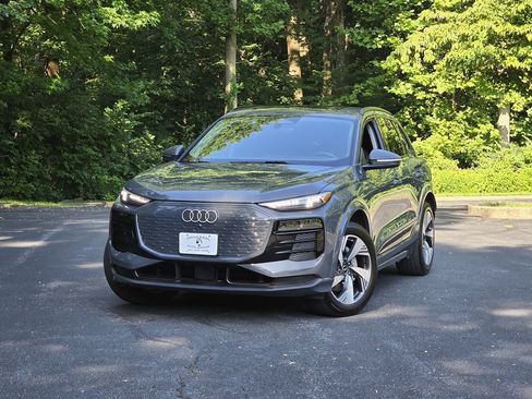 Used 2025 Audi Q6 e-tron Premium Plus w/ Premium Plus AWD/4WD image 1