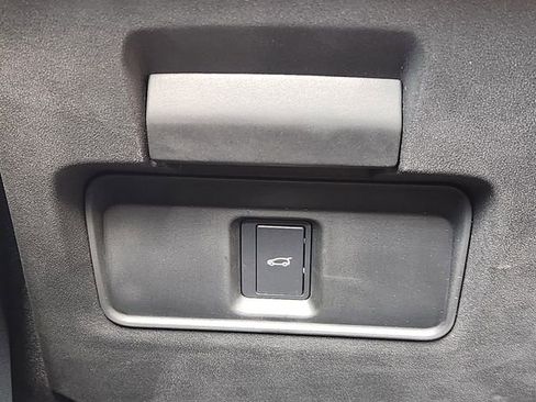 Used 2025 Land Rover Discovery Sport S image 21