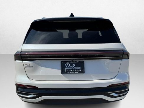 Certified 2025 Lincoln Nautilus Reserve image 6