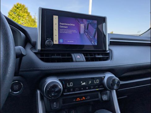 Used 2025 Toyota RAV4 XLE image 18