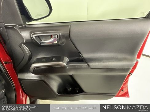 Used 2022 Toyota Tacoma TRD Sport w/ Technology Package image 21