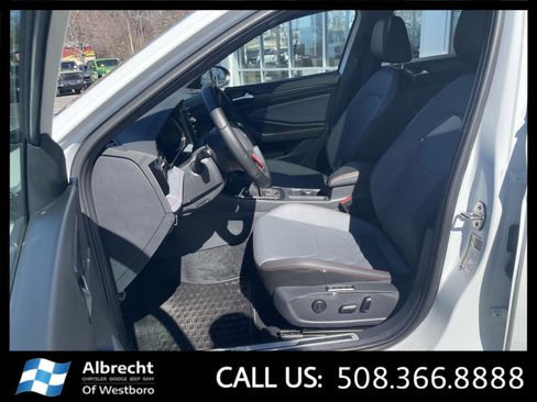 Used 2025 Volkswagen Jetta GLI Autobahn image 10