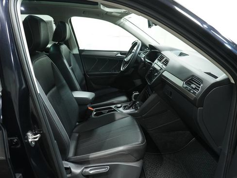 Used 2023 Volkswagen Tiguan SE w/ Panoramic Sunroof Package AWD/4WD image 12