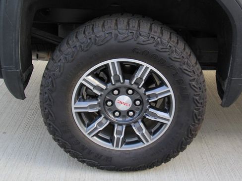 Used 2024 GMC Sierra 1500 AT4 w/ Technology Package AWD/4WD image 29