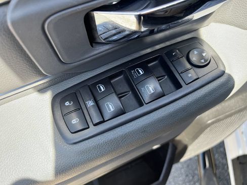 Used 2019 RAM 1500 Classic SLT AWD/4WD image 19