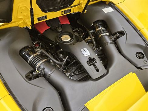 Used 2021 Ferrari F8 Tributo image 25