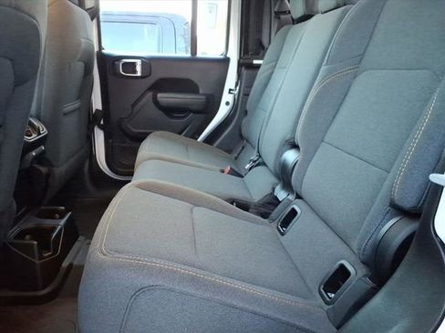 Used 2025 Jeep Gladiator Sport image 10