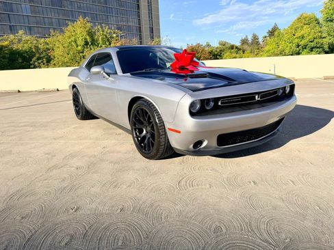 Used 2015 Dodge Challenger R/T w/ Quick Order Package 28B R/T RWD image 3
