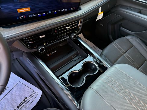 Used 2025 Chevrolet Tahoe High Country image 10