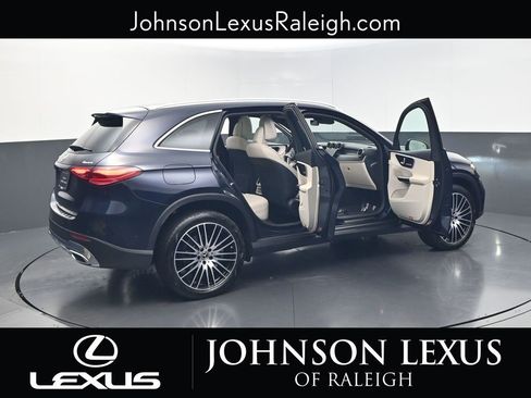 Used 2024 Mercedes-Benz GLC 300 4MATIC image 30
