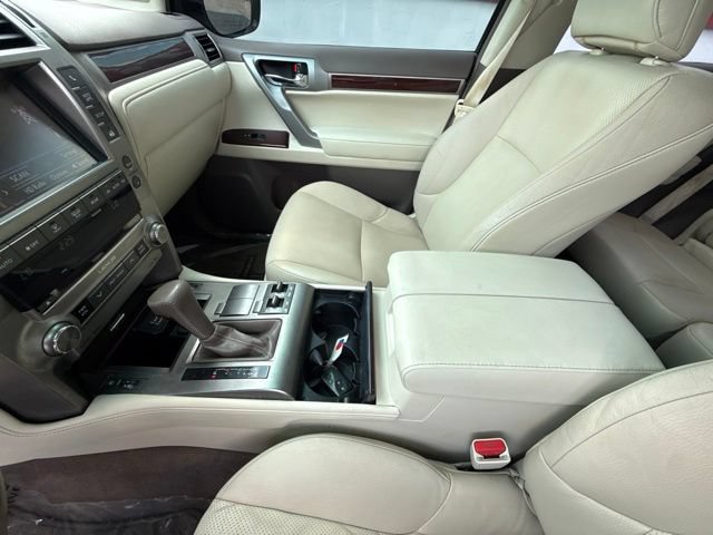Used 2016 Lexus GX 460 w/ Premium Package AWD/4WD image 16