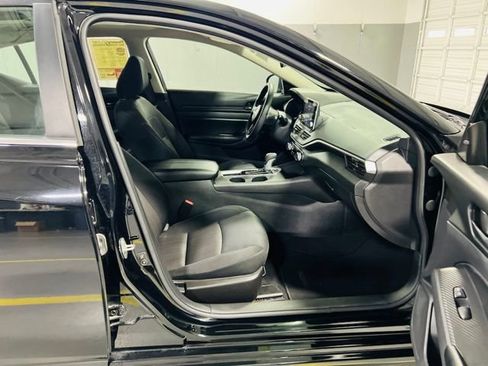 Used 2025 Nissan Altima 2.5 S FWD image 33